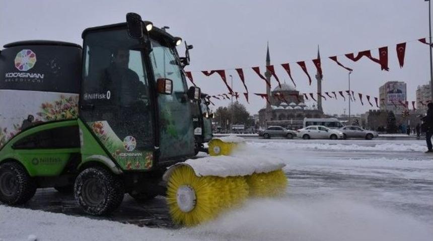 Kocasinan&rsquo;da Karlar Temizleniyor