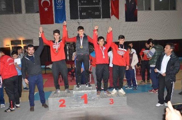 Adana&rsquo;da Okullararası Gen&ccedil;ler Ve Yıldızlar G&uuml;reş İl Birinciliği Yapıldı 1