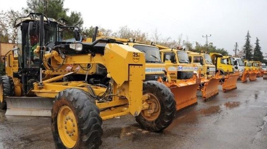 Gaziantep B&uuml;y&uuml;kşehirin Karla M&uuml;cadele Ekibi Hazır