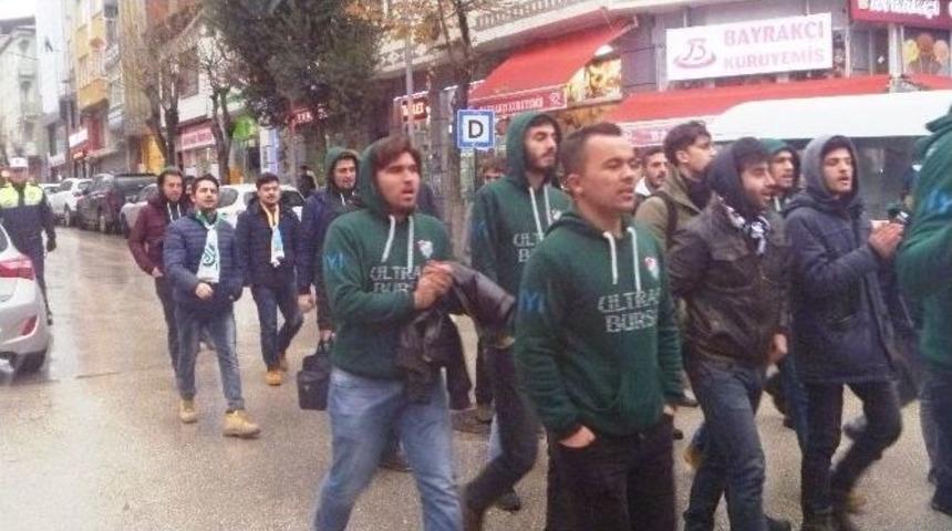 Uni Bjk Ve Uni Timsah Taraftar Grubundan Ter&ouml;re Tepki Y&uuml;r&uuml;y&uuml;ş&uuml;