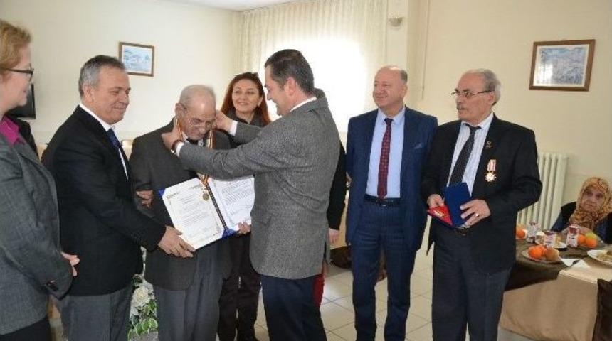 86 Yaşındaki Kore Gazisine Madalyası Takdim Edildi