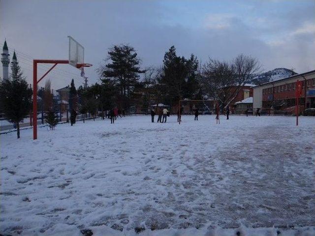 Gölpazarı’nda Çocukların Kar Sevinci