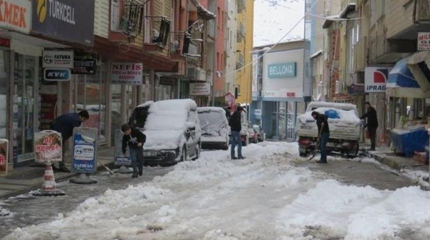 İspir&rsquo;de Kar Yağışı