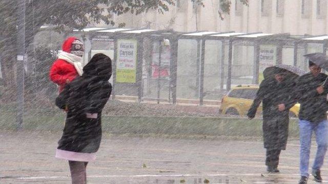 Gaziantep’e Mevsimin İlk Karı Düştü