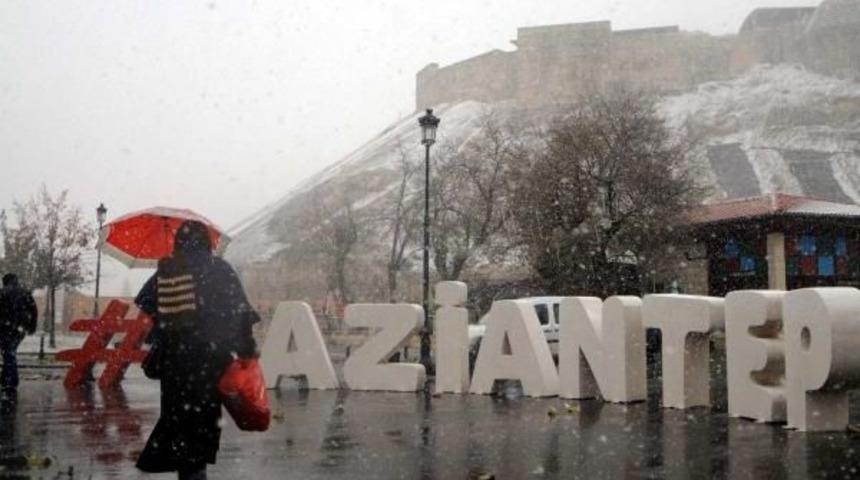 Gaziantep'e Mevsimin Ilk Karı D&uuml;şt&uuml;