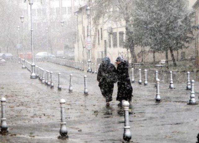 Gaziantep'e Mevsimin Ilk Karı Düştü