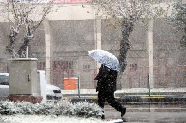 Gaziantep'e Mevsimin Ilk Karı Düştü