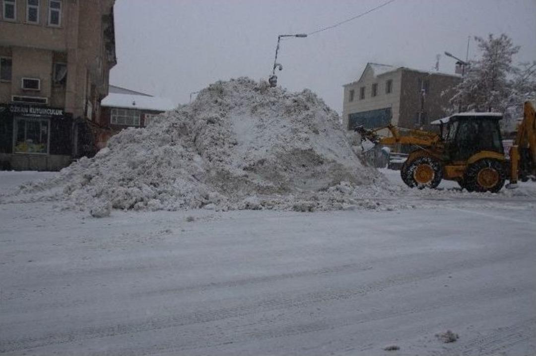 Varto&rsquo;da Karla M&uuml;cadele &Ccedil;alışması