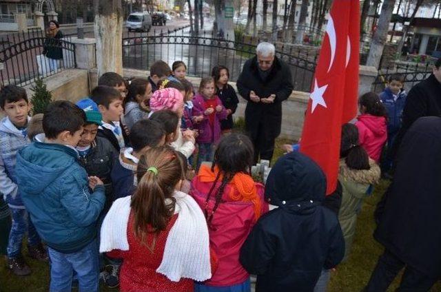 Öğrencilerden Şehitlere Ziyaret