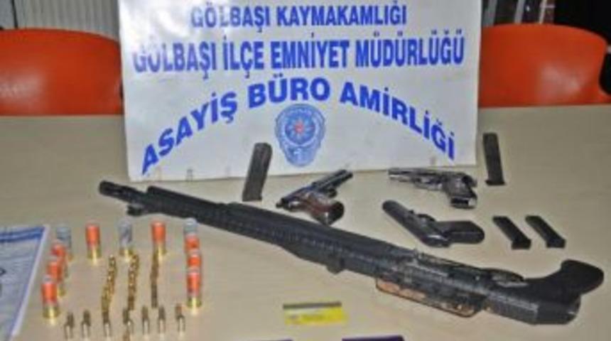 G&ouml;lbaşı&rsquo;Nda, Uyuşturucu Ve Silah Operasyonu: 3 G&ouml;zaltı