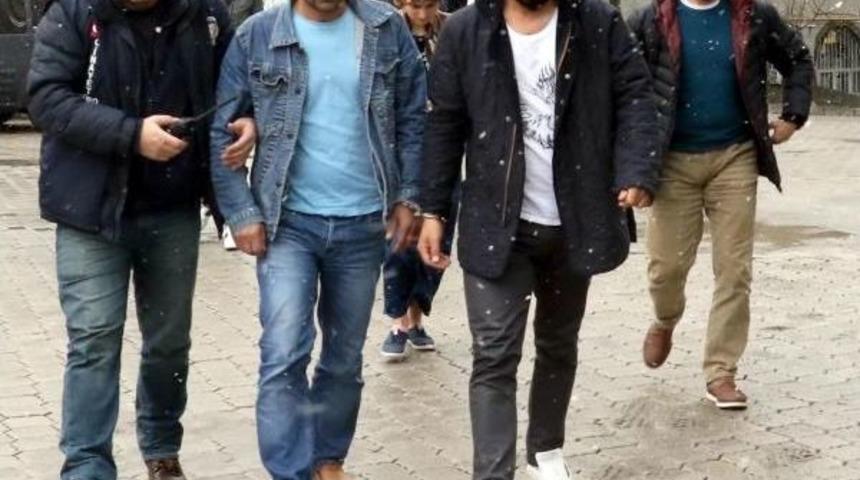 Birlikte Olmak Isteyen Kişiyi, 'fantazi Yapalım' Diyerek Sopayla D&ouml;vd&uuml;