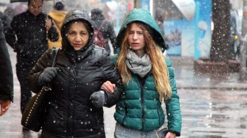 Zonguldak'da Kar Ulaşımı Aksattı (2)