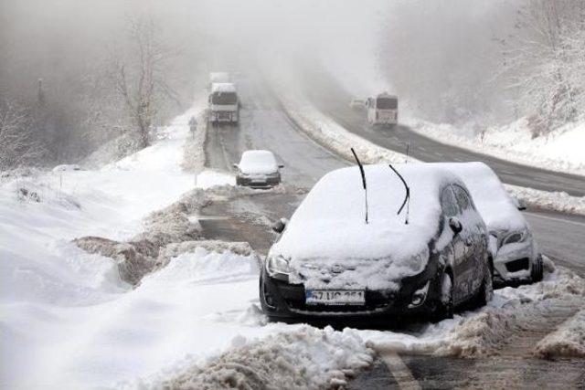 Zonguldak'da Kar Ulaşımı Aksattı (2)