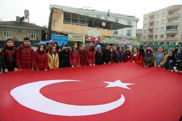 Liseli Öğrenciler Terör Saldırısını Protesto Etti