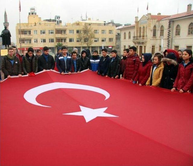 Liseli Öğrenciler Terör Saldırısını Protesto Etti