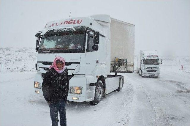 Iğdır-doğubayazıt Karayolu Ulaşıma Kapandı