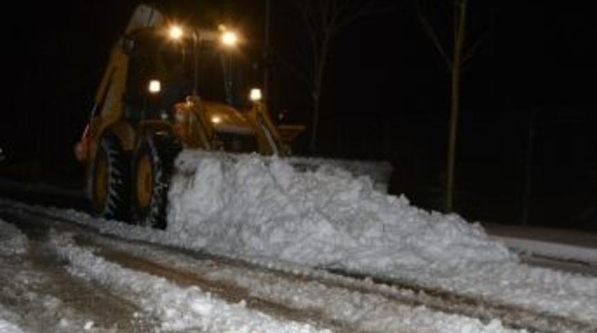 K&ouml;rfez&rsquo;de Ekipler Gece Boyu &Ccedil;alıştı