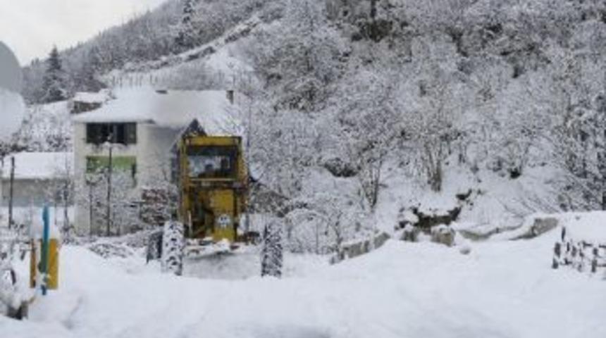 Trabzon’da 80 Mahalle Yolu Kar Nedeniyle Ulaşıma Kapalı