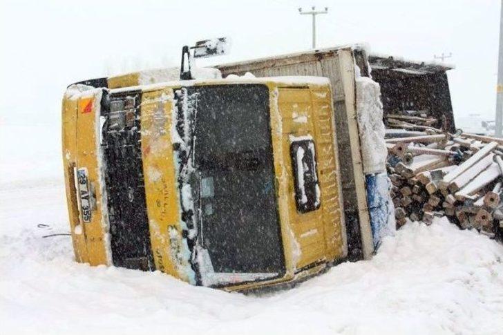 Erzurum-ağrı Karayolu Yoğun Kar Yağışı Sebebiyle Trafiğe Kapatıldı G4