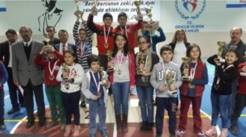 Satranç Turnuvasının Minik Şampiyonları Belli Oldu