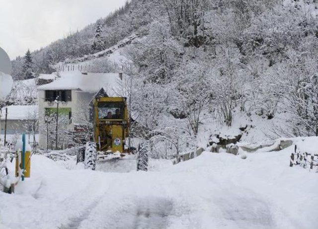 Doğu Karadeniz’De 874 Köy Yolu Ulaşıma Kapandı