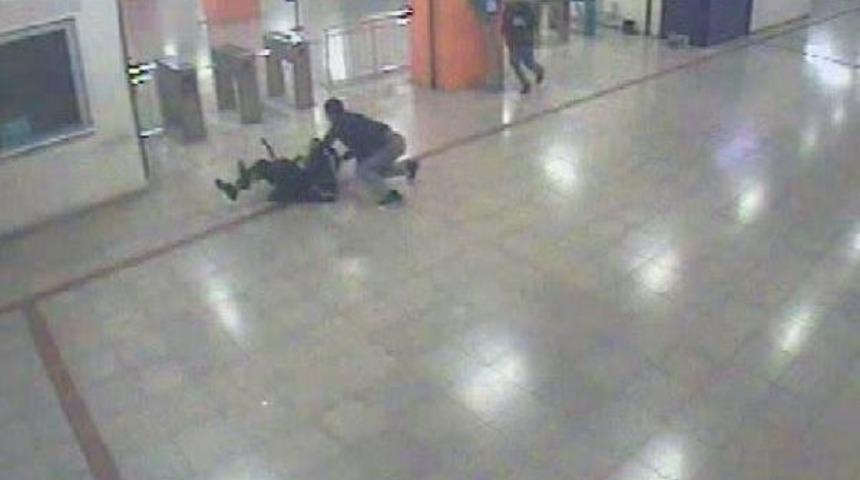 Bursaray&rsquo;Da G&uuml;venlik&ccedil;iye Dayak Kameraya Yansıdı