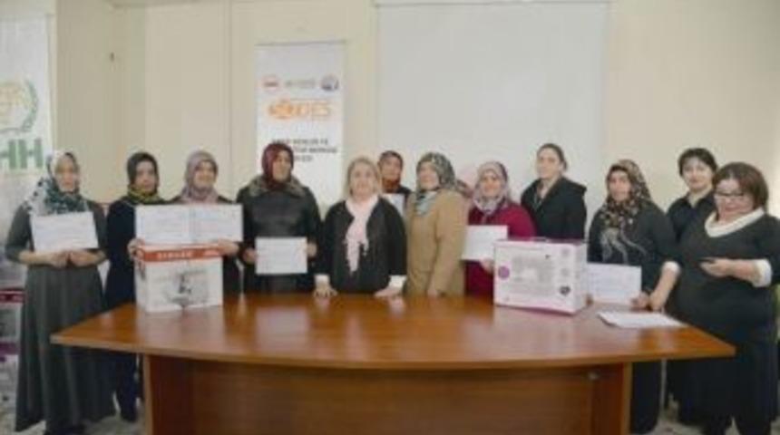 İhh Kursiyerleri, Sertifikalarını Kevser &Ccedil;akacak&rsquo;ın Elinden Aldı