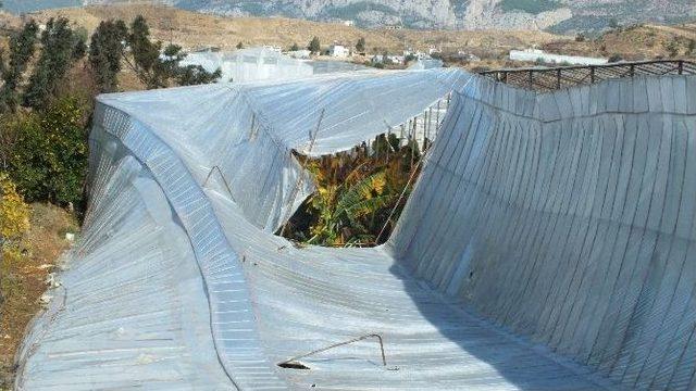 Anamur’da Fırtına Seraları Vurdu