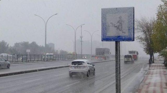 Diyarbakır Yoğun Kar Yağışına Teslim Oldu 1