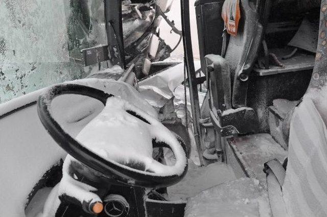 Sivas&rsquo;ta Zincirleme Trafik Kazası: 15 Yaralı 1