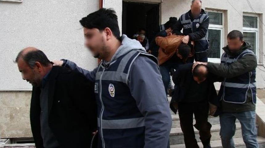 Van&rsquo;da Fuhuş Operasyonunda G&ouml;zaltına Alınan 8 Kişi Adliyeye Sevk Edildi