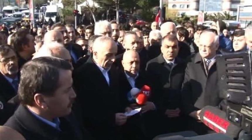 Stk'lar , Sendikalar Ve Meslek &Ouml;rg&uuml;tleri Temsilcileri Şehitler Tepesi'ne Gelerek Karanfil Bıraktı