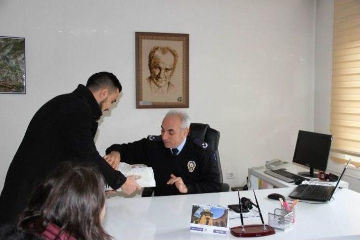 Gençlerden Polislere Anlamlı Ziyaret G1