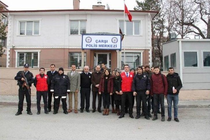 Gençlerden Polislere Anlamlı Ziyaret G5