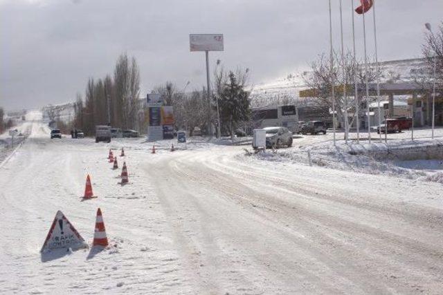 Karaman'da Ulaşıma Kar Engeli