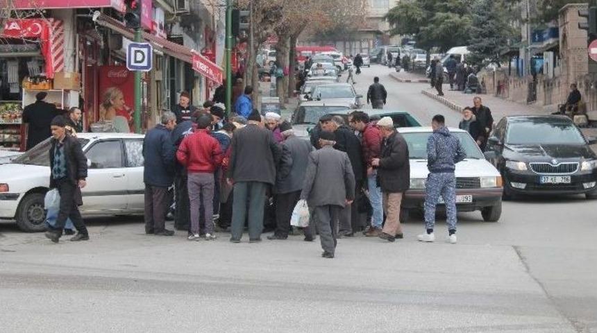 Tosya&rsquo;da Yaşlı Adamın İmdadına Vatandaşlar Yetişti