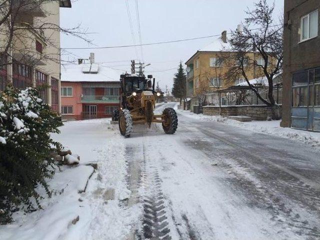 Beyşehir Ve Derebucuk’ta Kar Yağışı Ulaşımda Aksamalara Yol Açıyor