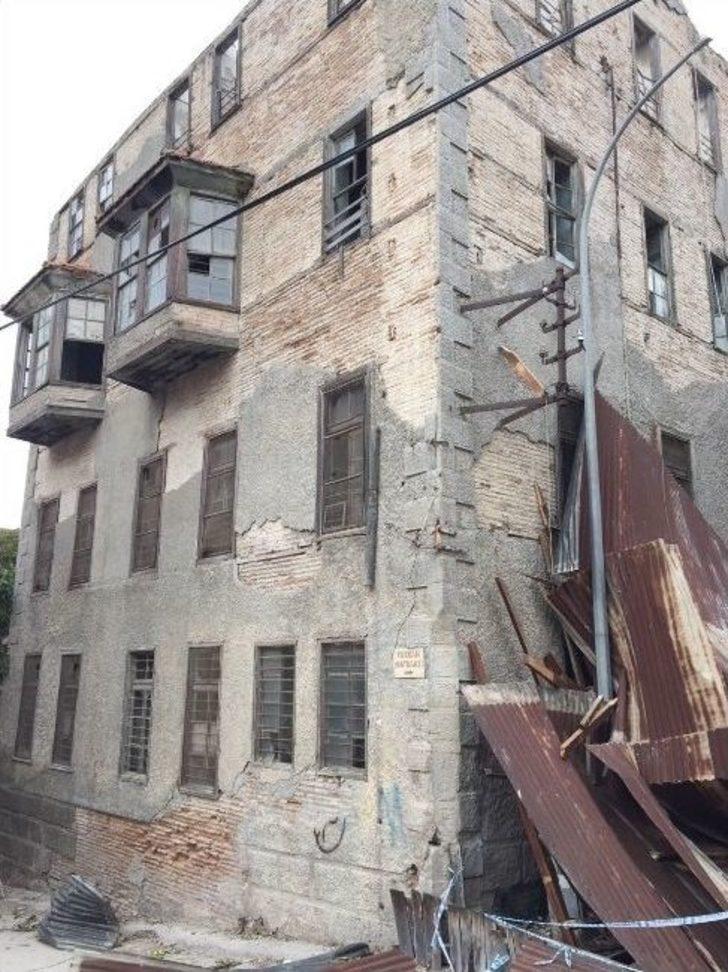 Şiddetli Rüzgar, Tarihi Tepebağ Lisesi’nin Çatısını Uçurdu G1