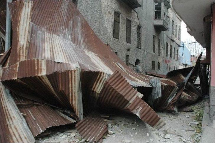 Şiddetli Rüzgar, Tarihi Tepebağ Lisesi’nin Çatısını Uçurdu G4