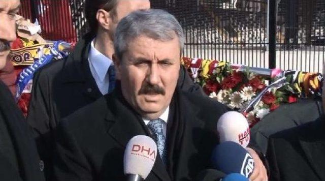 Savcılar Şehitler Tepesi'ne Karanfil Bıraktı