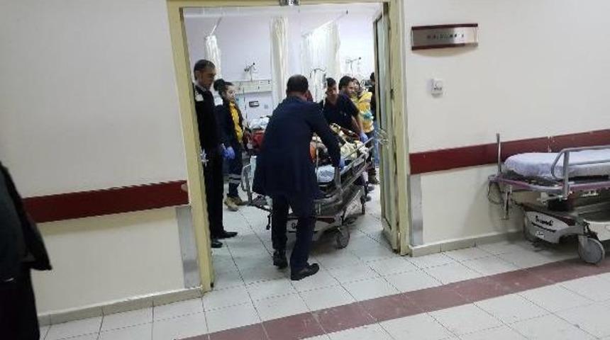 Kahta&rsquo;Da Otomobil Devrildi: 3 Yaralı