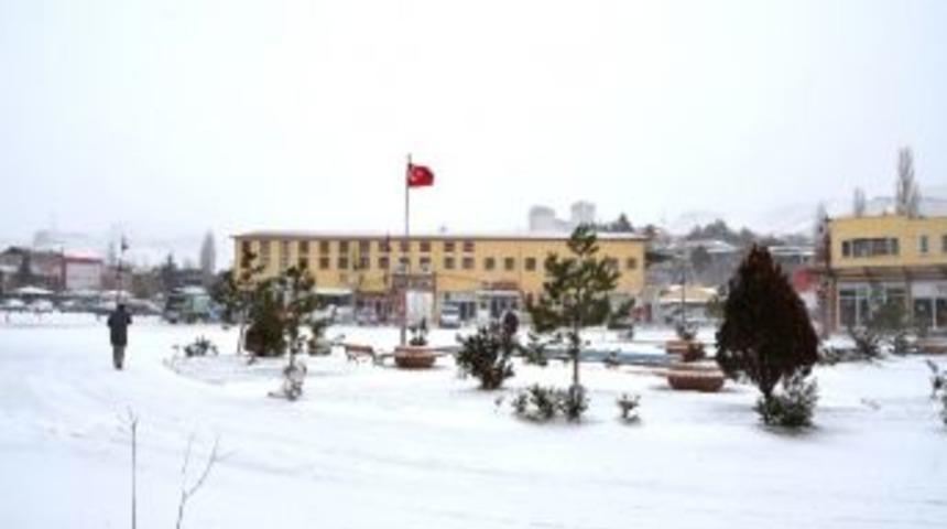 Darende&rsquo;de Kar Yağışı Hayatı Olumsuz Etkiliyor