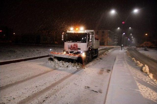 Elazığ Belediyesi 24 Saat Kar Görevinde