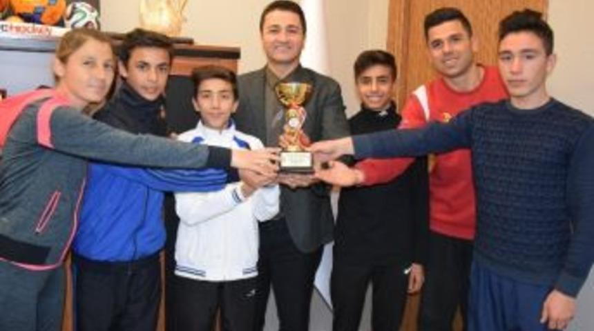 Şampiyonlardan Ziyaret &Ccedil;ıkarması