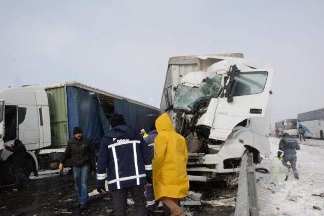 Aksaray da 36 Aracın Karıştığı Kazada 41 Yaralı 3