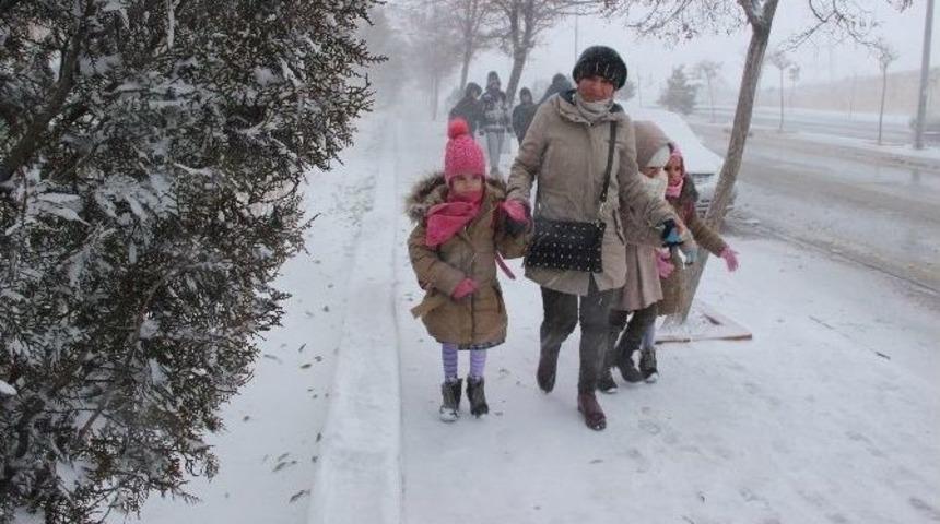 Gaziantep&rsquo;te Kar Yağışı Etkisini Arttırdı