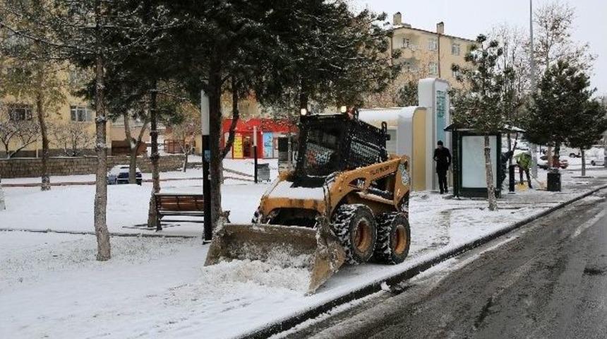 Talas&rsquo;ta Karla M&uuml;cadele Aralıksız S&uuml;r&uuml;yor