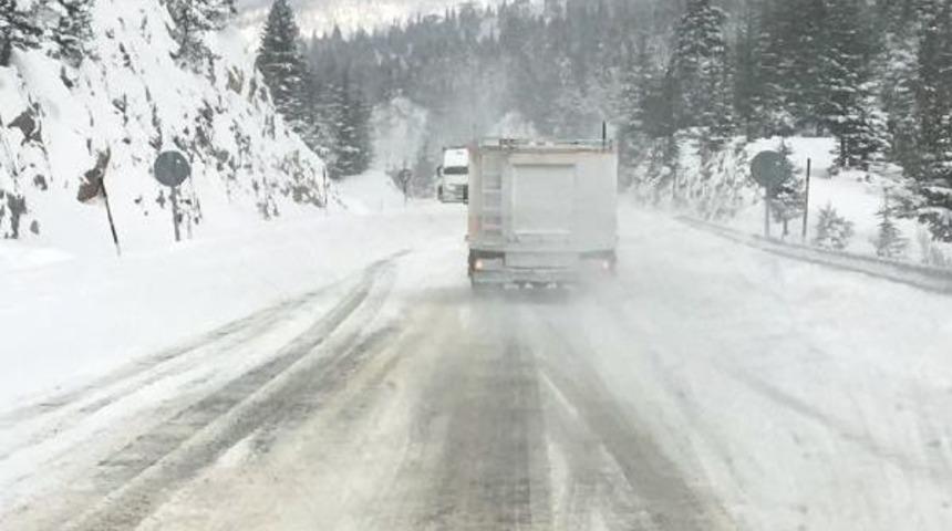 Kar, Akseki- Seydişehir Yolunda Ulaşımı Engelliyor (3)