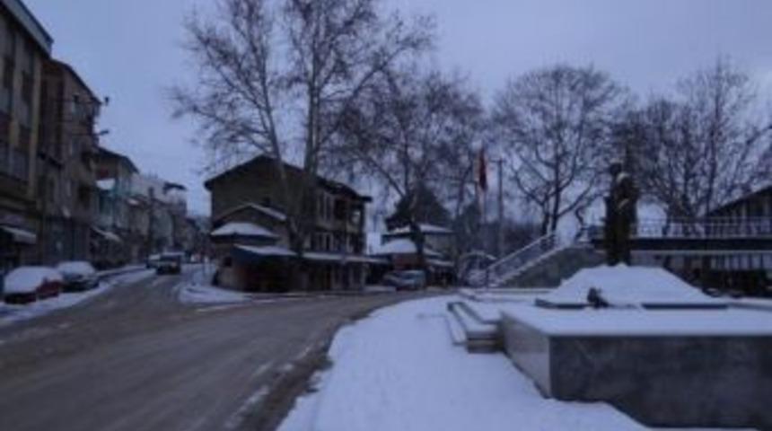 Kar Yağışı Nedeniyle 9 K&ouml;y Yolu Ulaşıma Kapandı