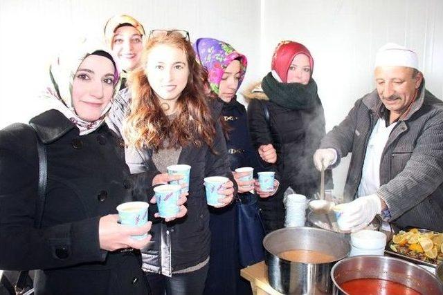 Bozok Üniversitesi Öğrencileri Polislere Çorba İkramında Bulundu